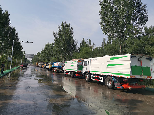 滾掃式吸塵車